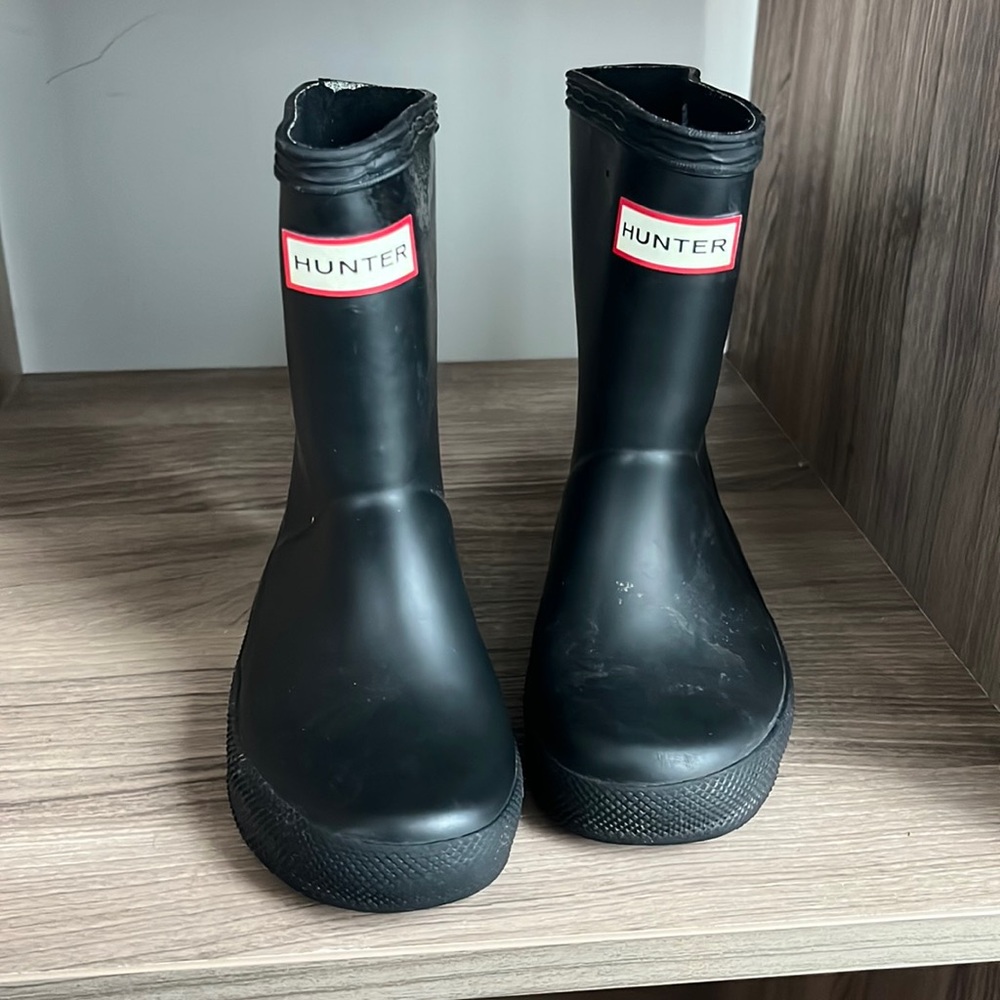 Kids size 6 black Hunter boots